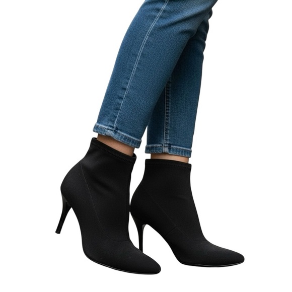 Donald J. Pliner Black Ankle Boots - 8.5 M - 4 inch Heels - Excellent Condition - Picture 3 of 11